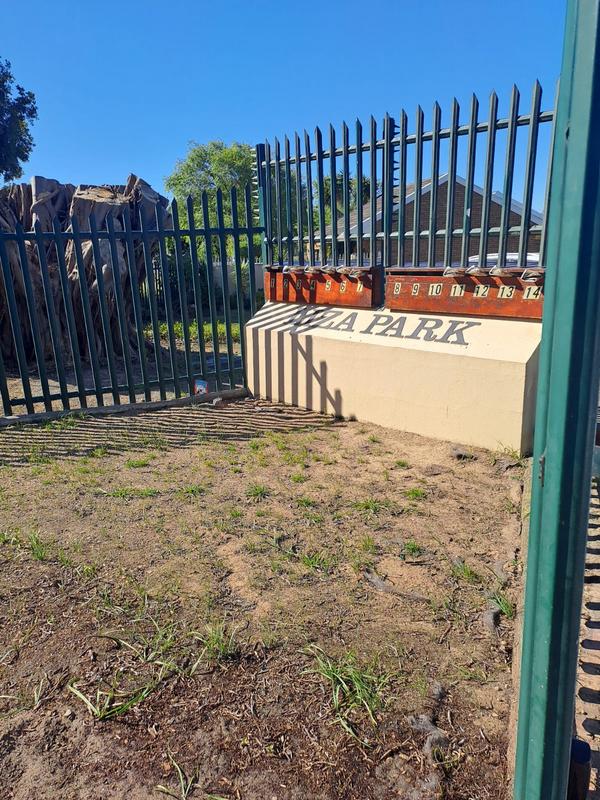 To Let 2 Bedroom Property for Rent in Loevenstein Western Cape